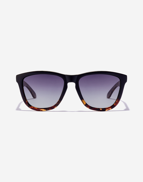 gafas de sol de pasta de color marron y lentes azules